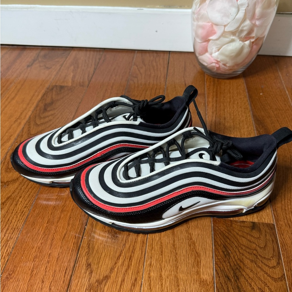 Nike Women’s Black and White Sneakers